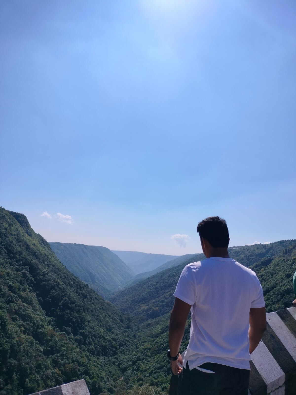 Road trip through Mawkdok valley, Meghalaya